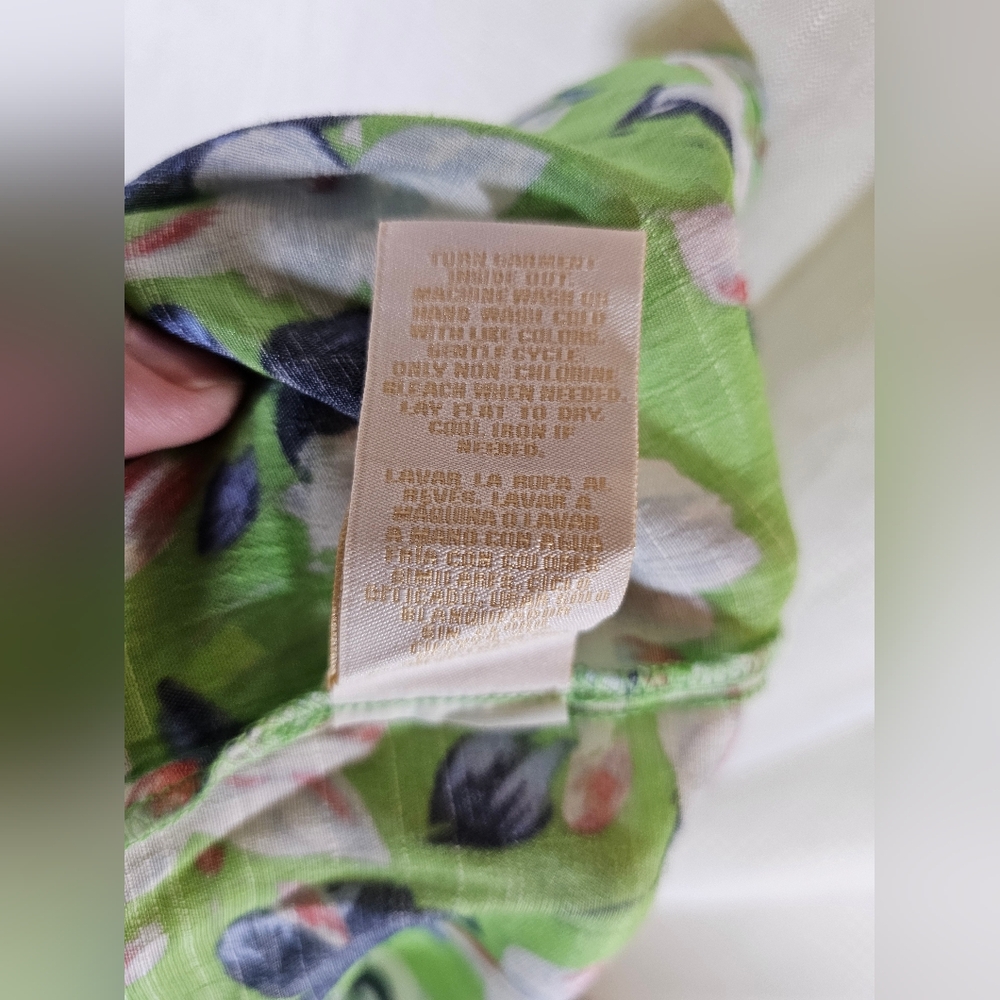 3/$20 Hope & Harlow Floral Top - Picture 6 of 8